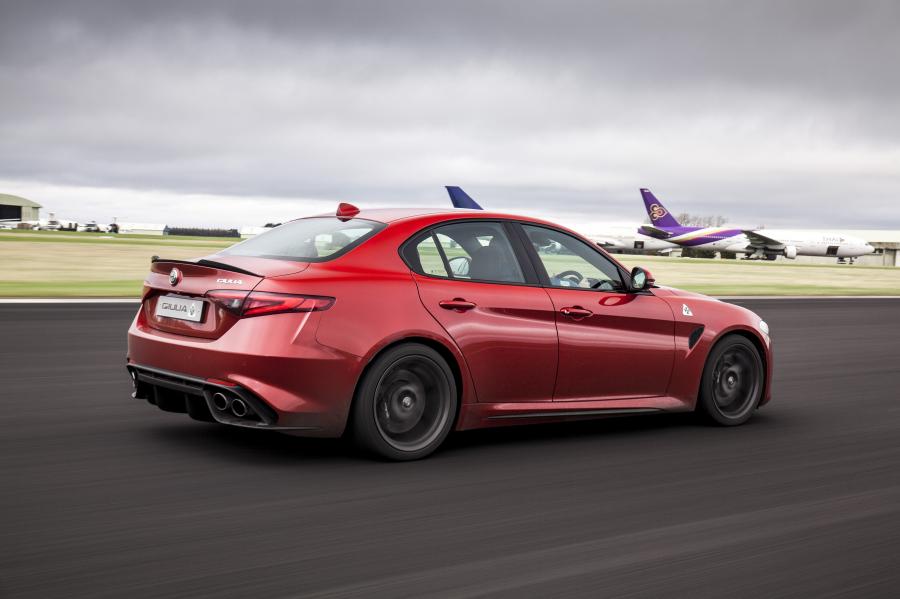  Alfa Romeo Giulia Quadrifoglio (952) 2016 года  (UK) (фото 3 из 40)
